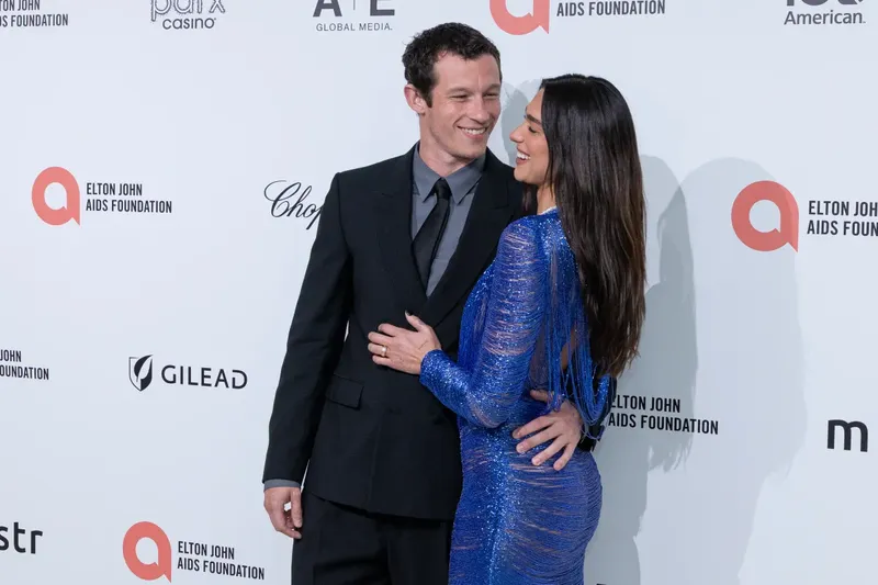 Dua Lipa y Callum Turner dan inicio a las celebraciones de su segunda boda en Italia