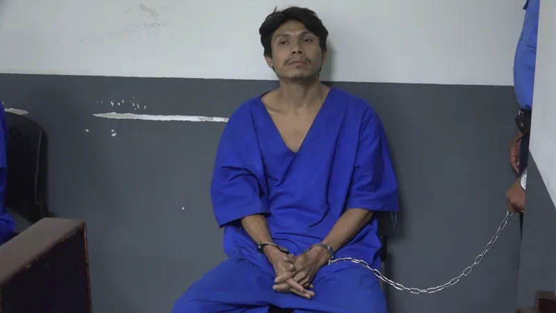 Sujeto arrasó con todo en una farmacia en Managua