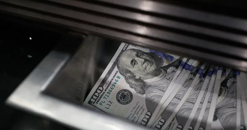 El dólar se desploma al inicio de septiembre ante giro en apuestas de tasas