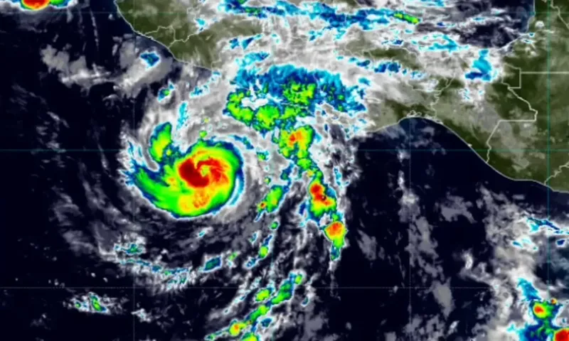 Huracán Trudy sube a categoría 3 y amenaza a estados mexicanos del Pacífico