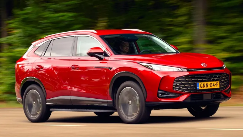 MG responde a BYD hundiendo el precio de su mejor SUV híbrido: más de 1.000 km de autonomía por solo 24.540 €