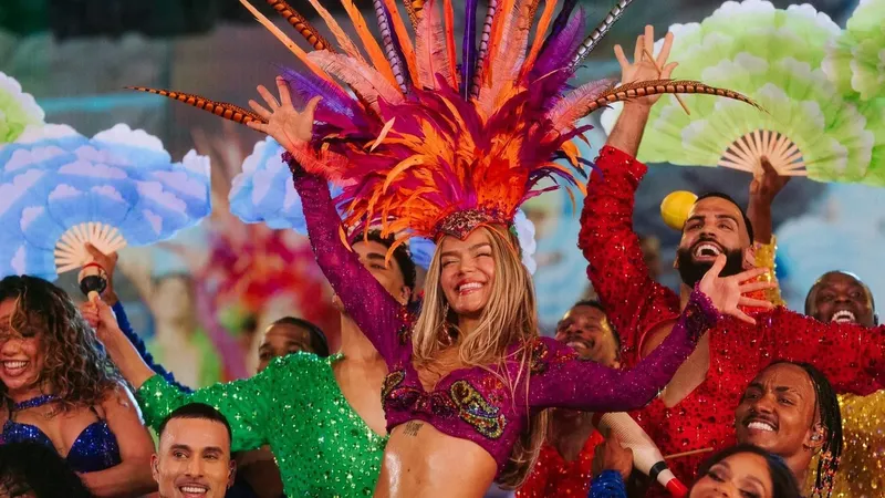 Karol G inaugura su estilo tropical más sofisticado con su nueva gira 'Viajando por el Mundo TropiTour'
