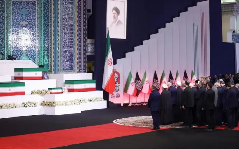 Imágenes: Altas autoridades iraníes rinden homenaje al Líder mártir
