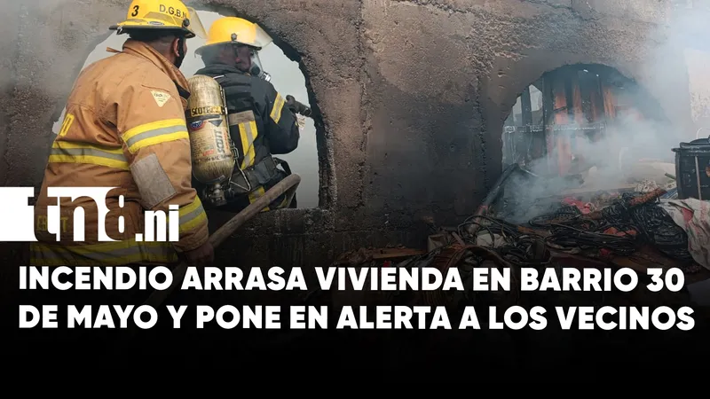 Incendio en vivienda del barrio 30 de Mayo amenaza con propagarse a otras casas