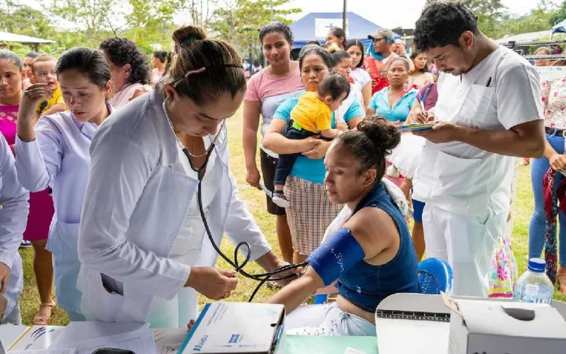 Realizarán más de 1,400 ferias y clínicas móviles de salud en todo el país