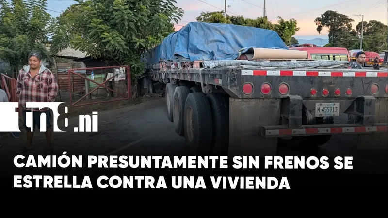 Camión presuntamente sin frenos se estrella contra una vivienda en Carretera Sur