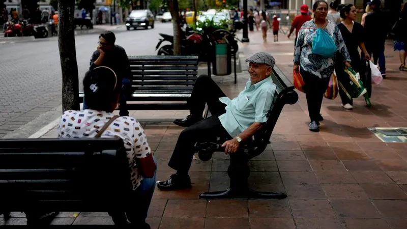 ¿Qué significa envejecer en Ecuador ante la crisis de salud y las desigualdades?