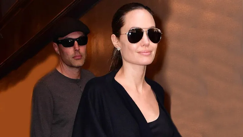 El hermano de Angelina Jolie SE DECLARA gay a sus 53 años: “comienzo un nuevo capítulo”