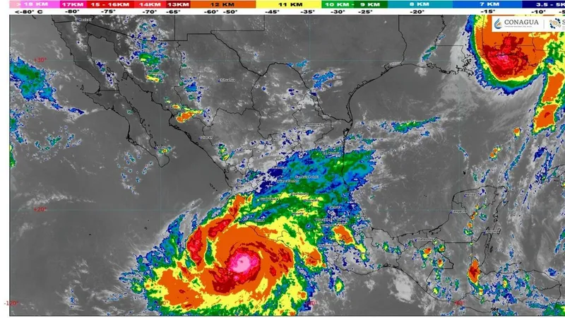 El huracán Simon se intensifica a categoría 3; Gobierno de México se alista para el impacto