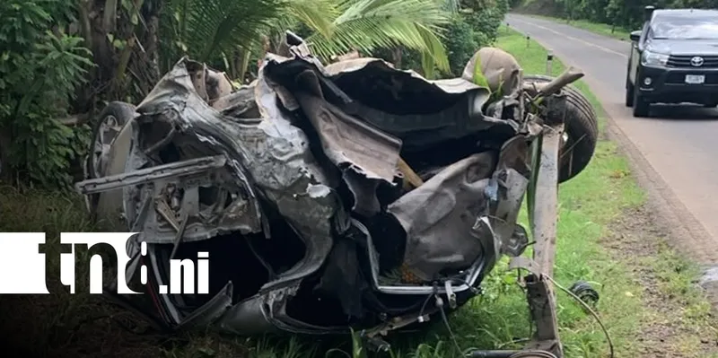 Colisión entre cabezal y automóvil dejó solo daños materiales en Muelle de los Bueyes