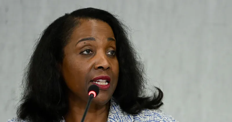 Trump reactiva el intento de destituir a la gobernadora Lisa Cook de la Fed