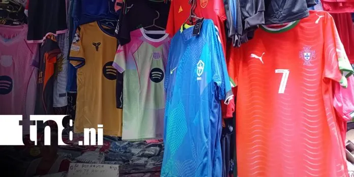 ¿Con quién vas en el Mundial? Mercados de Managua «full» de camisetas futboleras