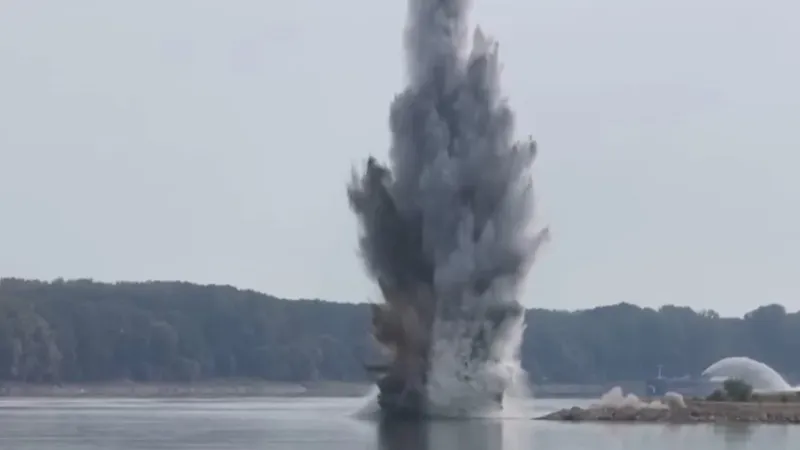 El Danubio está tan bajo que Rumanía ha usado explosivos y cuatro barcazas para mantener encendido su último reactor nuclear