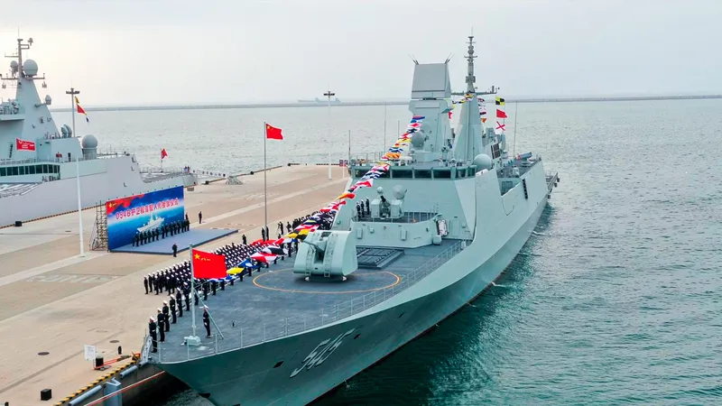 China refuerza su potencia naval