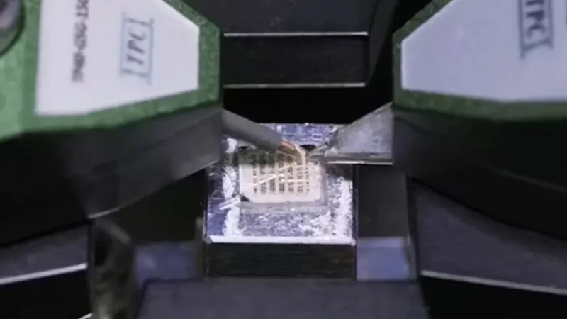 El nuevo avance de Japón podría cambiar para siempre el futuro de las computadoras. Un chip experimental ya procesa información 1.000 veces más rápido sin generar el calor que limita a la electrónica actual