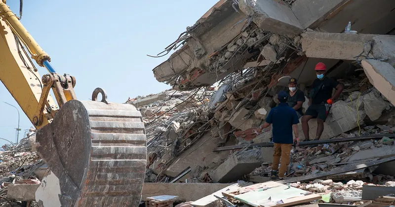 Falta de combustible paraliza excavadoras y retrasa rescates tras los terremotos en Venezuela
