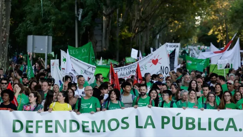 Profesores y estudiantes españoles reclaman mejores condiciones educativas en Madrid