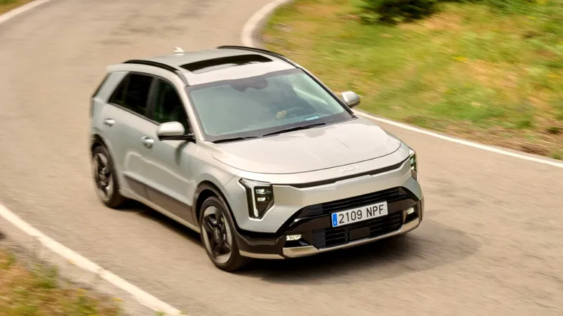 El Kia Niro cambia por completo su gama: solo se venderá como híbrido y estos son sus precios