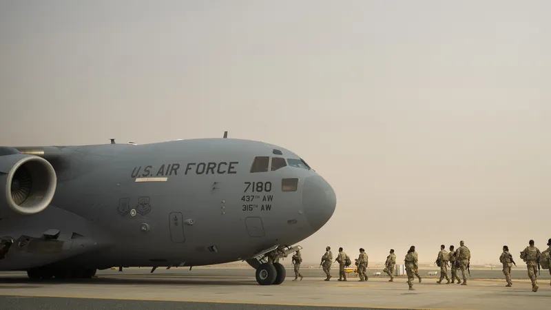 Irán destruye “8 instalaciones clave del Ejército estadounidense” en respuesta a la renovada agresión