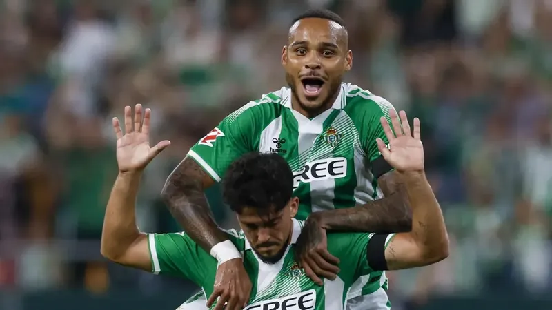 2-1: El Betis juega con fuego y no se quema