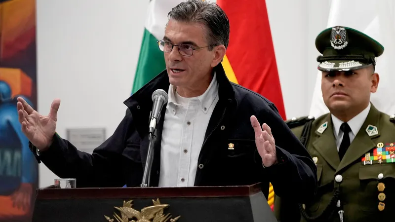 Estado de excepción en Bolivia seguirá aún sin bloqueos, dice Paz