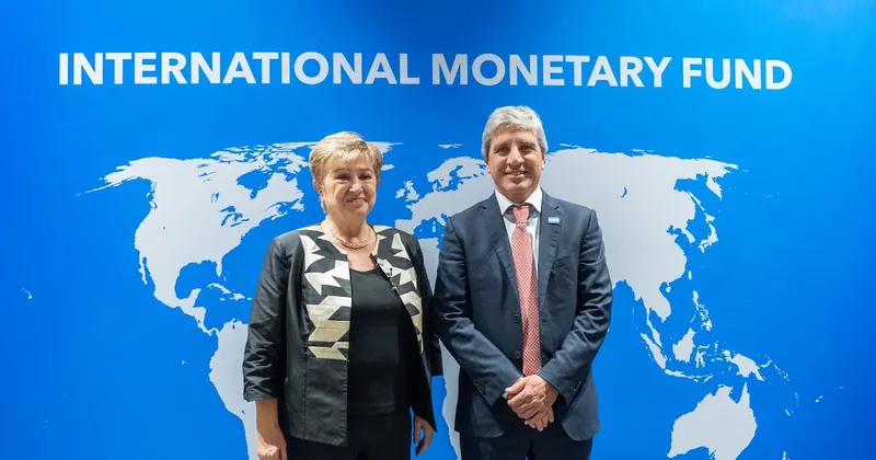 Caputo se reunió con Georgieva en Tailandia: elogios a la disciplina fiscal y qué dijeron de la tercera revisión
