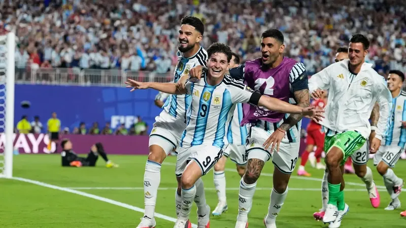 Por fin apareció Julián Álvarez: ¡Golazo en la prórroga para adelantar a Argentina!
