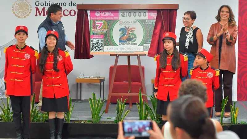 Conanp y Lotería Nacional develan billete conmemorativo por su 26 aniversario