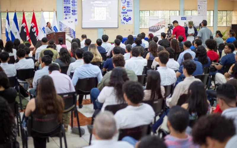 Estudiantes de la UNI presentan proyectos científicos