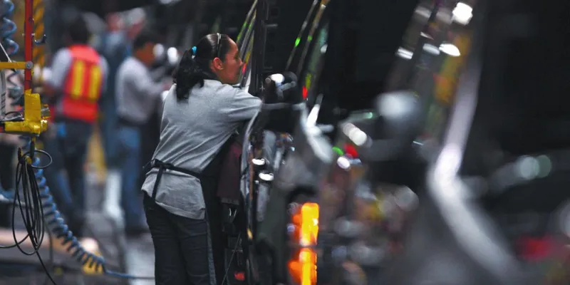 PMI manufacturero de EU crece a su nivel más alto en cuatro años