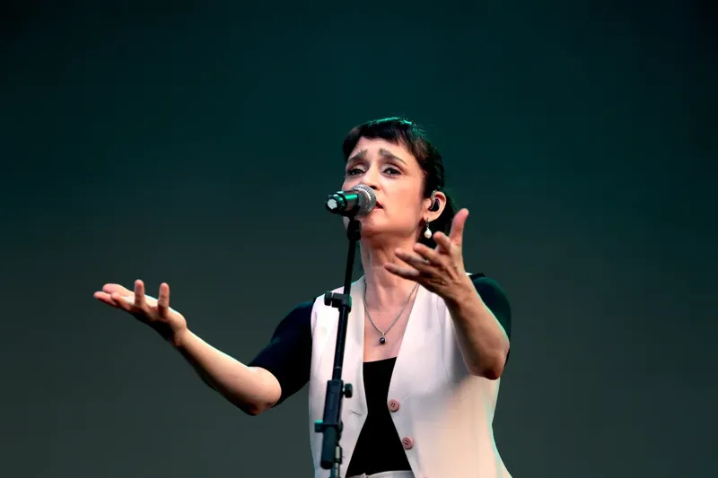 Julieta Venegas enfrenta críticas por su tema “La Niña Futbolista” de cara al Mundial 2026