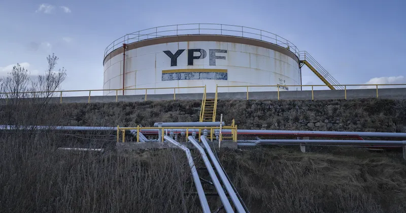 Combustibles disparan la inflación mayorista en Argentina: economistas descartan impacto en IPC