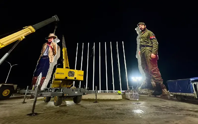 Casi lista instalación de esculturas gigantes del Comandante Fidel Castro y General Sandino