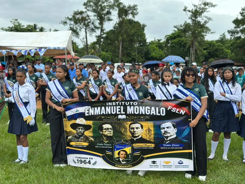 Estudiantes de Waspam protagonizan desfile de orgullo patrio y riqueza cultural