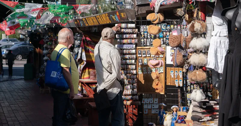 Confianza del consumidor en EE.UU. alcanza su nivel más alto en cinco meses: estas son las razones