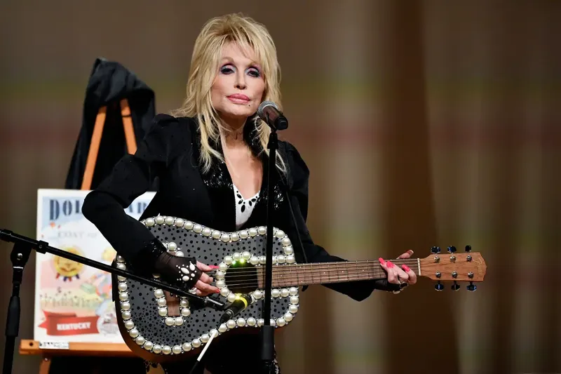 El mundo del espectáculo y la política lamentan la partida de Dolly Parton