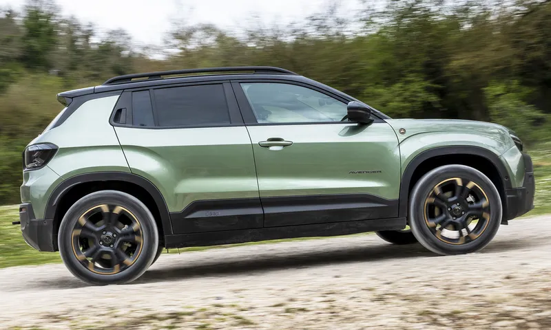 85 años de la historia de Jeep recogidos en un Avenger eléctrico muy especial: 400 km de autonomía y puro ADN aventurero