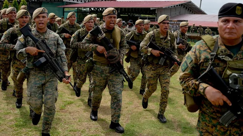 Panamá refuerza su frontera con Colombia tras ataques con explosivos