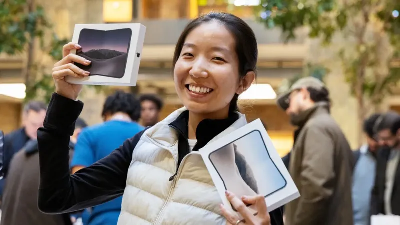 El iPhone Duo llega a las Apple Store de todo el mundo con stock muy limitado