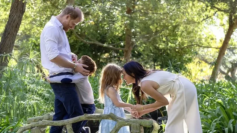 Meghan Markle y el príncipe Harry se refugian fuera del Reino Unido tras acusaciones contra su padre