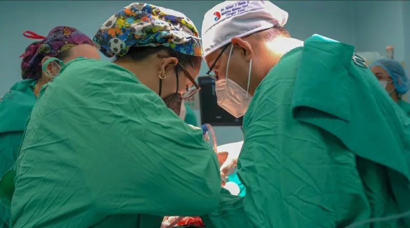 Cirugía fetal gratuitita número 358, corrige afección cardíaca a bebé antes de nacer