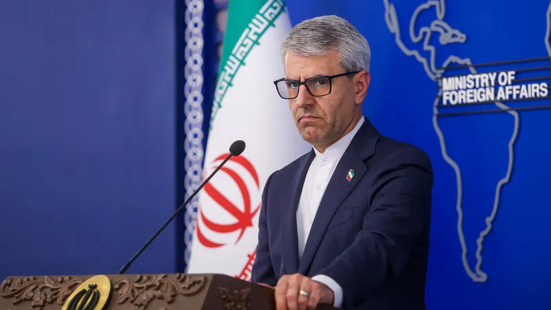 Irán: Acuerdo con Omán no reabrirá Ormuz