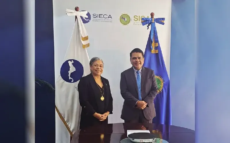 Visita de Cortesía al Secretario General SIECA