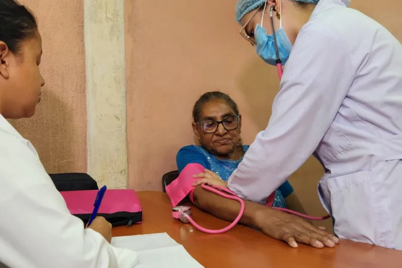 Jornada fortalece cuidado de adultos mayores con diabetes