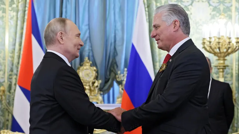 "No tiene precedentes": El Kremlin denuncia el bloqueo estadounidense a Cuba