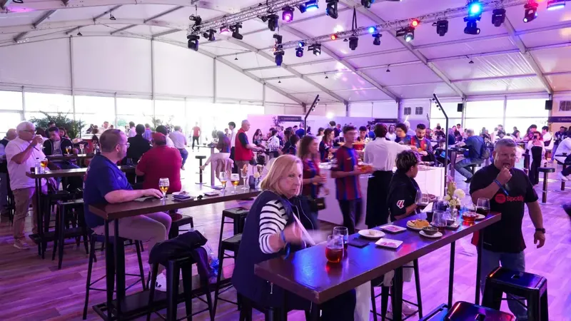 Así es la nueva carpa VIP del Spotify Camp Nou al lado del Palau, ya abierta