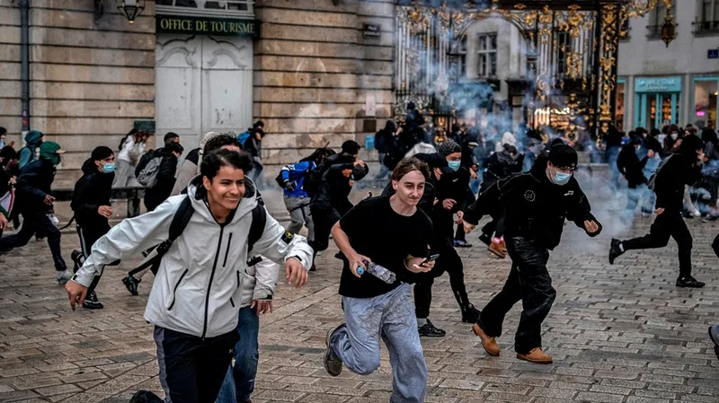 Francia arde en protestas: ¿qué reclaman los estudiantes a Macron?