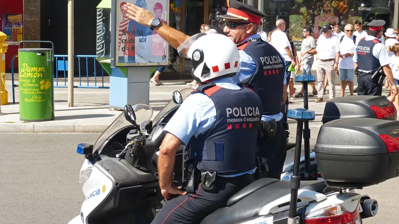 Los Mossos se quejan en Cataluña de Google Maps y Waze porque les complican su trabajo
