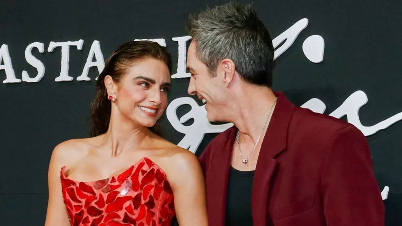 Aislinn Derbez y Mauricio Ochmann pasean por Los Cabos con su hija Kailani