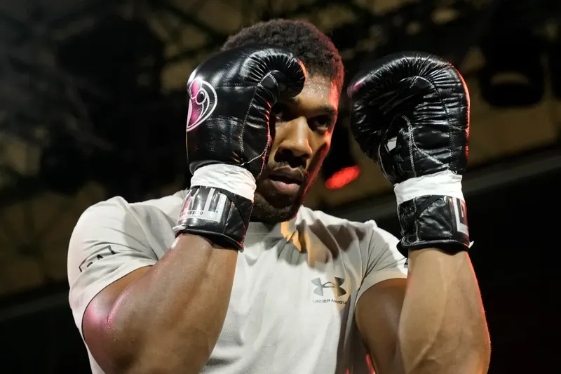 Kristian Prenga advierte que noqueará a Joshua: “no llegará a diez rounds”